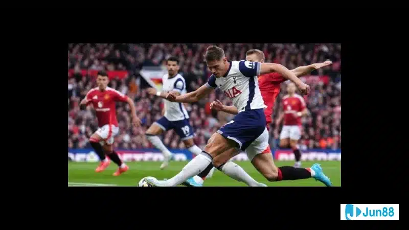 Gary Neville thảo luận về tương lai Man United